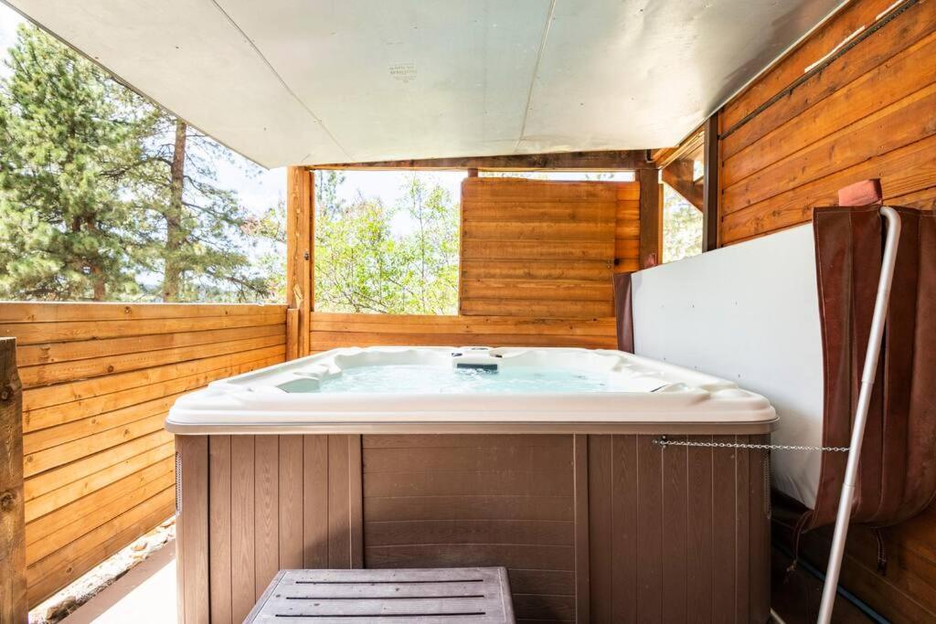 Private Hot Tub Overlooking Pikes Peak Woodland Park Exterior foto